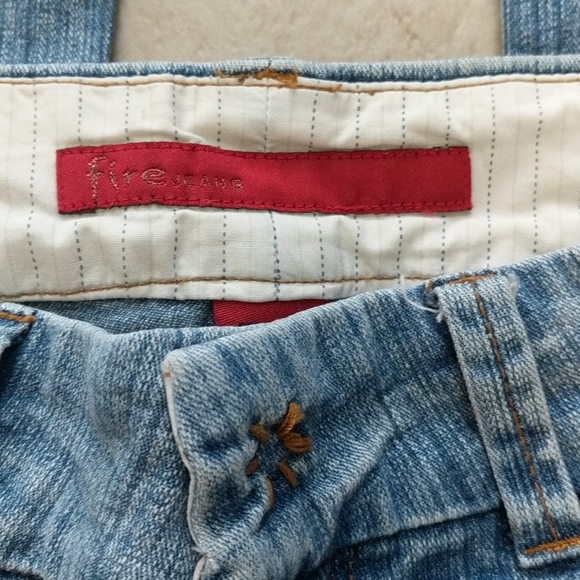 Size 7 Fire jeans inseam 33 Juniors - Picture 3 of 7